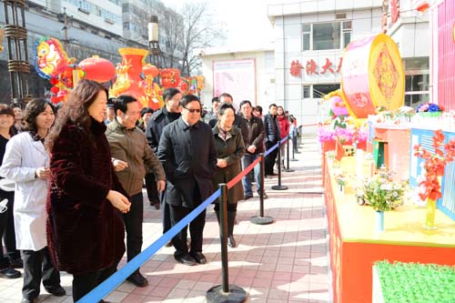 白继庚院长胡建国书记等领导观花灯